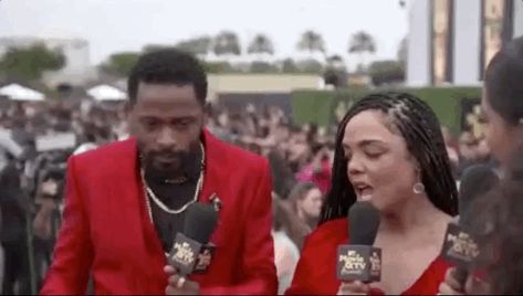 Lakeith Stanfield Gif, Happy Dance Gif, Lakeith Stanfield, Dance Gif, Mtv Awards, Dancing Gif, Tv Awards, Tessa Thompson, Happy Dance