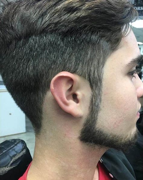 Top 21 Chinstrap Beard Styles to Stand Out – HairstyleCamp Chinstrap Beard, Beard Style, Lower Lip, Beard Styles, Facial Hair, Like A Pro, How To Grow, Face Shapes, Mens Hairstyles