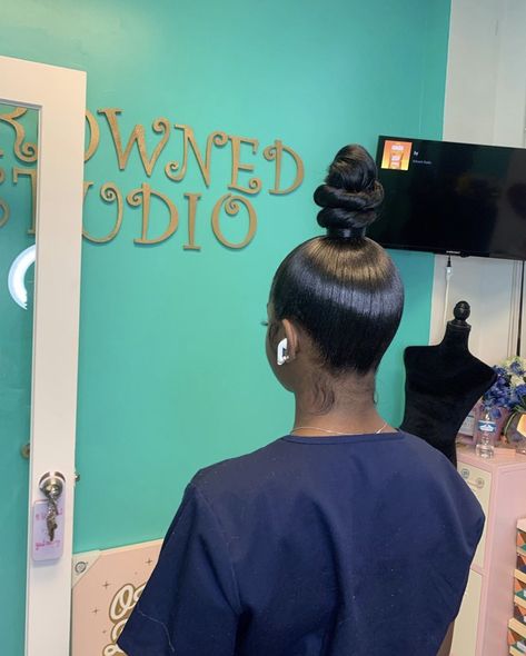 Phondos Hairstyle, Natural Hair Bun Styles, Short Box Braids Hairstyles, Weave Ponytail Hairstyles, Sleek Ponytail Hairstyles, Frontal Wig Hairstyles, Black Ponytail Hairstyles, Braids Hairstyles Pictures, Curly Hair Styles Easy