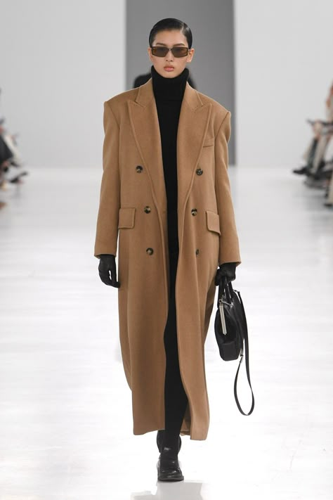 Max Mara Coat, Fashion Terms, Show Collection, Stylish Clothes, Coat Outfits, La Pointe, Fashion Show Collection, Inspiration Mode, Winter Looks