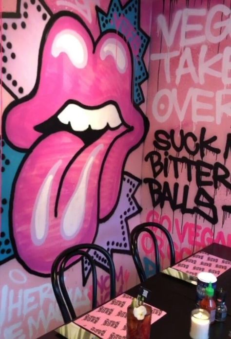 Grafiti Walls Bedrooms, Graffiti Murals Bedroom, Girly Graffiti, Pink Retro Wallpaper, Bedroom Art Painting, Graffiti Room, Nail Room Ideas, Girl Apartment Decor, Business Nails