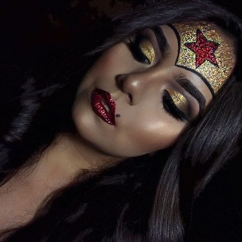 Wonder Woman Makeup, Läskig Halloween, Brown Matte Lipstick, Makeup Zombie, Halloween Make-up Looks, Creepy Halloween Makeup, Halloween Makeup Pretty, Make Up Inspiration, Pretty Halloween