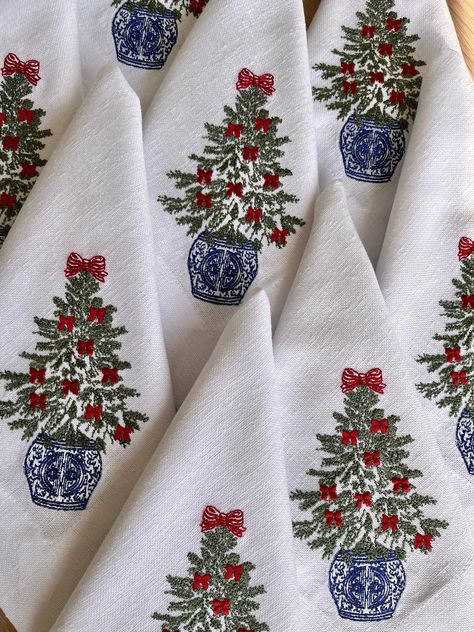 Embroidered Chinoiserie Christmas Tree Linen Napkins Perfect - Etsy Blue Christmas Napkins, First Time Christmas Decorating, Chinoiserie Christmas Tree Skirt, Blue Chinoiserie Christmas Tree, Embroidered Christmas Napkins, Grandmillenial Christmas Decorations, Red And Blue Christmas Decor, Blue Christmas Table Decor, Christmas Napkin Ideas