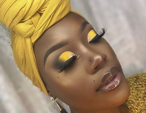 Yellow Smokey Eye, Yellow Makeup Looks, Yellow Eyeshadow Looks, Cut Crease Eye Makeup, Blue Eyeshadow Looks, Cut Crease Eye, Yellow Makeup, Yellow Eyeshadow, Orange Makeup