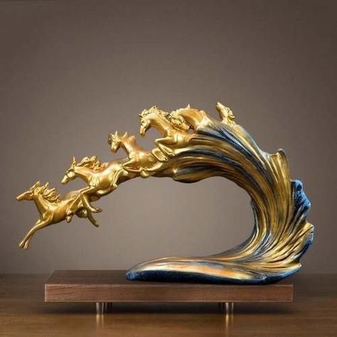 Golden Horse, Geometric Sculpture, Creative Arts And Crafts, Geometric Animals, Horse Sculpture, Decor Figurines, Gifts For Art Lovers, Modern Sculpture, Animal Decor