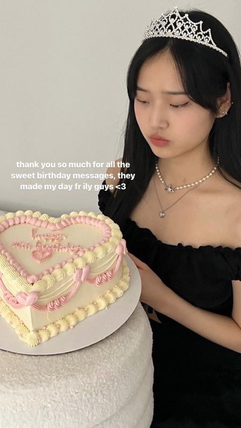 Birthday Cake Poses Photo Ideas, Tracy Sohn, Sweet Birthday Messages, Short Birthday Wishes, Happy Birthday Love Quotes, Birthday Captions Instagram, Good Insta Captions, Cute Birthday Pictures, 21st Birthday Photoshoot