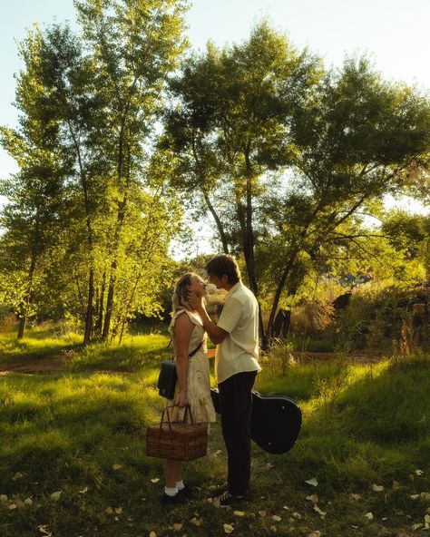 If you’re not going on a picnic at least twice a month, your happiness and energy levels decrease by 25% We can’t have this happening. Find a time to picnic ASAP!!! Before it’s too late 😭😭😭 Golden hour, couple photos, Utah, greenery, posing ideas, movie scenes, cinematic, romantic, love, pictures, engagement photos, poetry, warm, hazy, trees, love at first sight, date night, picnic photoshoot, golden hour shoot, photographer First Date Photo Ideas, Date Night Picnic, Golden Hour Shoot, Photoshoot Golden Hour, Golden Hour Couple, Picnic Engagement Photos, Romantic Love Pictures, Night Picnic, Picnic Photoshoot