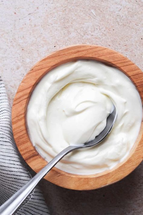 Sour Cream Recipe (+10 Sour Cream Substitutes!) Cream Substitute, Sour Cream Recipe, Spinach Artichoke Dip Easy, Horseradish Cream Sauce, Homemade Ingredients, Sour Cream Substitute, Make Sour Cream, Daisy Sour Cream, Homemade Sour Cream