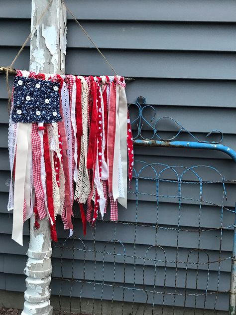 Rag Bunting, Fouth Of July Crafts, Dog Wreaths, Bandana Crafts, American Flag Crafts, Rag Flag, Americana Crafts, Flag Crafts, Shabby Tree