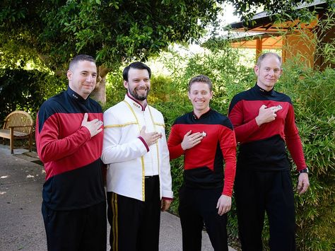 Offbeat Bride - Star Trek Wedding 0125Kagan-April 29, 2014-132 Star Trek Wedding Theme, Star Trek Fashion, Star Trek Theme, Star Trek Day, Star Trek Wedding, Star Wars Wedding Theme, Star Trek Crew, Nerd Wedding, Star Trek Merchandise