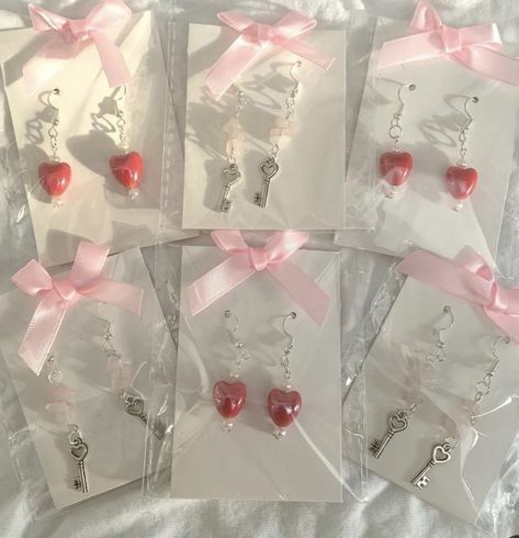 Packaging Beaded Jewelry, Charm Packaging Ideas, Bead Necklace Packaging, Beaded Jewelry Packaging, Beads Packaging Ideas, Earrings Packaging Ideas, Handmade Jewelry Packaging Ideas, Earring Packaging Ideas, Necklace Packaging Ideas