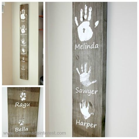 Dog Paw Print Craft, Paw Print Crafts, Handprint Gifts, Diy Mothers Day Gifts, Family Crafts, Handprint Art, Mother's Day Diy, Fathers Day Crafts, Kids Wood