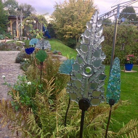 Glass Garden Art, Glass Garden, Recycled Art, Fused Glass Art, Glass Flowers, Small Gardens, Bottle Art, Glass Sculpture, Recycled Glass