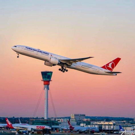 Turkish airlines Boeing 777 Turkish Airlines Aesthetic, Boeing 777 Wallpaper, 777 Plane, Air Turkish, Travel Advertising Design, Boeing 777 300, Jas 39 Gripen, Travel Hacks Airplane, Plane Photography