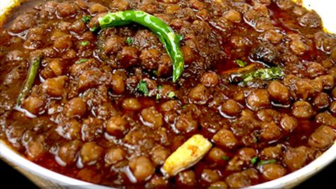 SUPER EASY CHOLE MASALA / CHANA MASALA RECIPE Punjabi Chole Recipe, Chhole Recipe, Punjabi Chole, Chole Recipe, Chana Recipe, Kabuli Chana, Chole Masala, Easy Foods, Masala Recipe