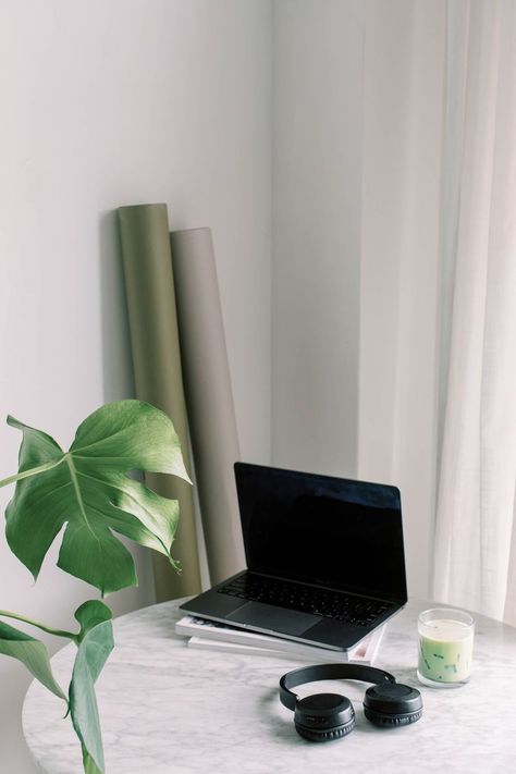 Green Workspace, Green Branding, Blank Screen, Branding Mood Board, Green Business, Business Laptop, Business Coach, Marble Table, Paper Roll