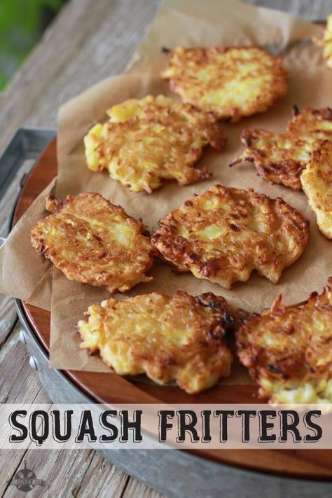 Southern Gardens, Squash Fritters, Yellow Squash Recipes, Summer Squash Recipes, Pasta Vegetariana, Fritter Recipes, Yellow Squash, Think Food, Squash Recipes