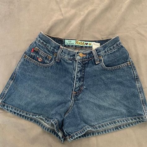 Mudd vintage lowrise denim shorts Trendy Denim Shorts, Jean Shorts Vintage, Cute Shorts Aesthetic, Jean Shorts Aesthetic, Denim Shorts Aesthetic, 90s Spring Fashion, Aesthetic Denim Shorts, Shorts Demin, Short Jorts