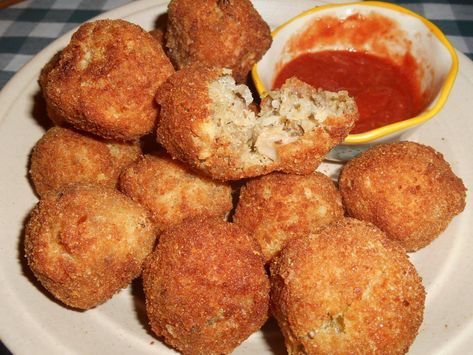 Sourkraut And Sausage Balls, Air Fryer Sauerkraut Balls, Sourcrout Balls, Deep Fried Snacks Appetizers, Diy Sourcrout, Deep Fried Sausage Balls, Sauerkraut Balls With Sausage, Sourcrout And Sausage Recipes, Sour Kraut Balls