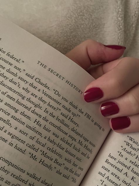 The Secret History by Donna Tartt, red nail polish dark academia aesthetic Red Reading Aesthetic, Raycore Aesthetic, Brunette Reading Aesthetic, Red Downtown Girl Aesthetic, Aesthetic Insta Pic Inspo Library, Red Lockscreen, Girl Reading Book Aesthetic Vintage, Reader Girl, Life Moves Pretty Fast