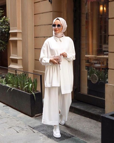 Hijab Inspiration, Street Hijab Fashion, Modern Hijab Fashion, Stylish Hijab, Modest Fashion Hijab, Hijab Style Casual, Hijabi Fashion Casual, Casual Hijab, Casual Hijab Outfit