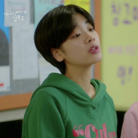 𝕔𝕙𝕒𝕚𝕪𝕦𝕟𝕜𝕚 ︴grown two block! Seon Ok, Block Haircut, Lee Jooyoung, Bottle Of Coke, Haircut Girl, Two Block Haircut, Lee Joo Young, Short Hair Tomboy, Korean Short Hair