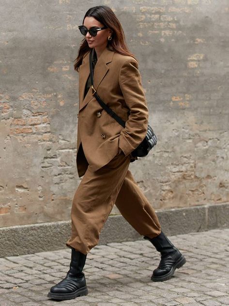 Everyone in Copenhagen Is Wearing This New Boot Trend | Who What Wear UK 2020 Street Style, Copenhagen Street Style, Outfit Vintage, Copenhagen Style, Copenhagen Fashion Week, Winter Mode, Trending Boots, Looks Street Style, Street Style Trends