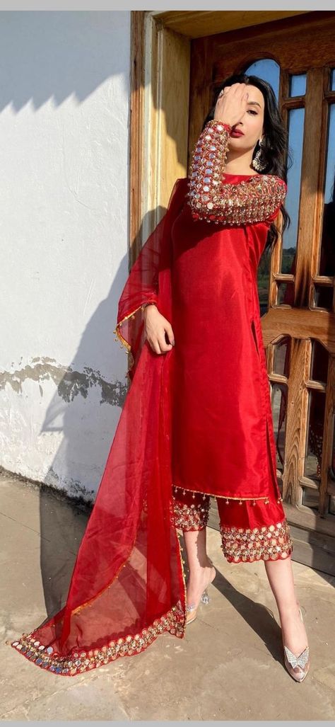 Simple Pakistani Dresses Party Wear 2023, Red Velvet Suit Design, Red Dress Indian Suit, Long Kamiz Design, Pakistani Wedding Suits For Women, Pakistani Fancy Dresses Wedding Outfits, Designer Kurti Patterns Party Wear, Pakistani Suit Pattern, Red Suits For Women Indian