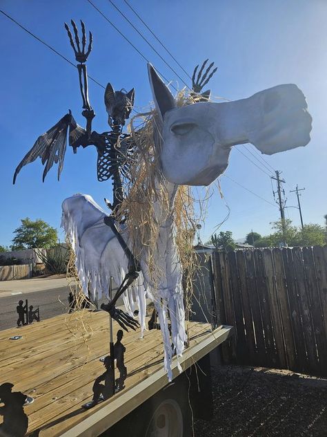 Horse Skeleton Costume, Horse Skeleton Halloween, Skeleton Horse Art, Skull Halloween Decor, Horse Skull Mask, Horse Spooking, Head Skull, Skull Halloween, Horse Head