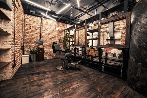 Modern Barber Shop, Tattoo Studio Interior, Best Barber Shop, Barber Shop Interior, Hair Salon Interior, Barbershop Design, Barber Shop Decor, Vintage Barber, Salon Suites