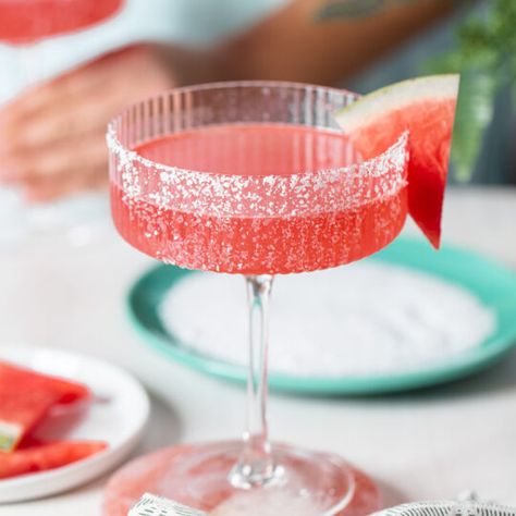 Watermelon Daiquiri Watermelon Daiquiri, Gin Drink Recipes, Cocktail Ideas, Gin Drinks, Watermelon Juice, Watermelon Slices, Agave Nectar, Alcoholic Beverages, Daiquiri