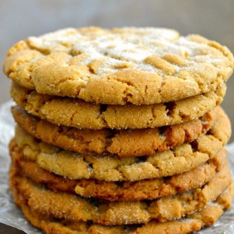 The Best Crisp and Chewy Peanut Butter Cookies {Gluten-Free!} - Print Soft Chewy Peanut Butter Cookies, Gluten Free Peanut Butter Cookies, Peanut Cookies, A Glass Of Milk, Dessert Oreo, Chewy Peanut Butter Cookies, Gluten Free Peanut Butter, Desserts Vegan, Butter Cookies Recipe