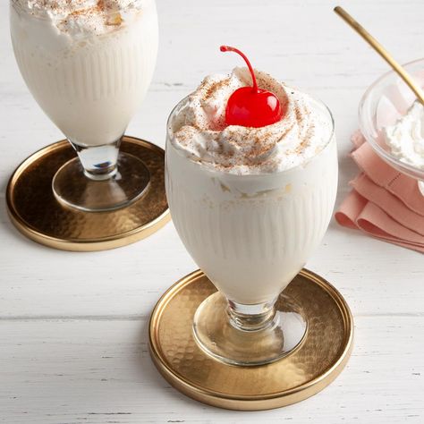 Christmas Milkshakes, Christmas Munch, Peppermint Milkshake Recipe, Eggnog Shake, Peppermint Milkshake, Cookie Milkshake, Boozy Ice Cream, Best Milkshakes, Strawberry Delight