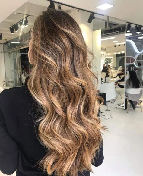 Balage Hair Blonde, Honey Blonde Balayage Brunettes, Caramel Blonde Balayage, Balayage Beige, Brunette Hair With Highlights, Honey Blonde Hair, Brown Hair Balayage, Blonde Hair Inspiration, Honey Hair