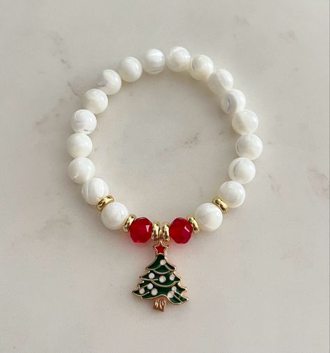 Christmas Stretch Bracelets, Christmas Jewelry Diy Bracelets, Cute Christmas Bracelets, Beaded Christmas Jewelry, Beaded Christmas Bracelets, Christmas Beaded Jewelry, Xmas Bracelets, Christmas Beaded Bracelets, Christmas Bracelet Ideas