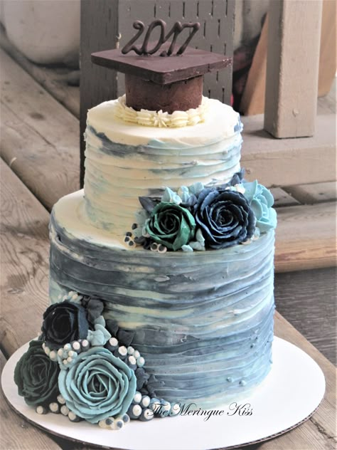 Feminine Graduation Cake, High School Graduation Cake Ideas For Girls, Graduation Cakes Buttercream, Trendy Graduation Cakes, Buttercream Graduation Cake Ideas, Blue Graduation Cake Ideas, School Farewell Cake Designs, Big Graduation Cakes, Rustic Graduation Cake