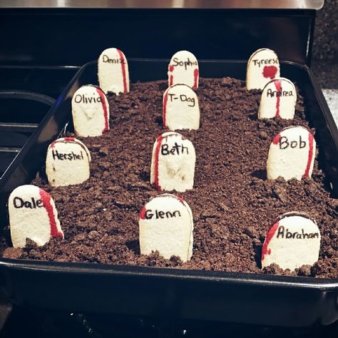 Twd Food Ideas, Twd Halloween Decor, Twd Birthday Cake, Twd Birthday Party, The Walking Dead Birthday Party, Twd Birthday, Walking Dead Birthday Cake, Walking Dead Birthday Party, The Walking Dead Halloween