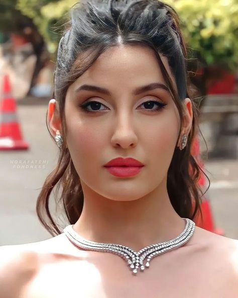 Nora Fateh, Nora Lovely, Womens Diamond Necklace, Katrina Kaif Photo, Nora Fatehi, Beauty Hair Makeup, Beauty Face Women, Desi Beauty, Beauty Face