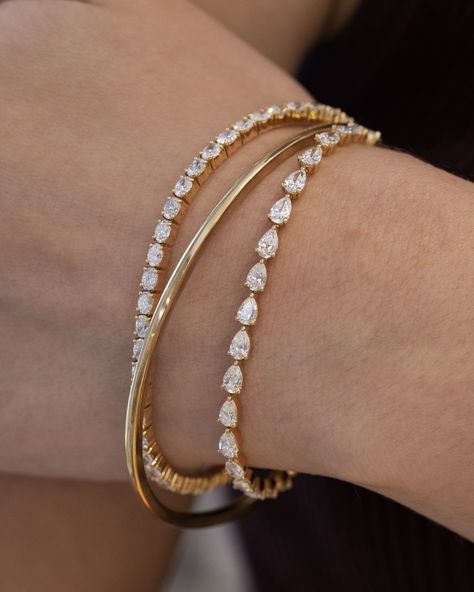 Minimalist Accessories Jewellery, Gold Schmuck, Bracelets Collection, Diamond Bracelet Design, Antique Jewellery Designs, Minimalist Accessories, Wrist Jewelry, Bangles Jewelry Designs, Gold Bracelets