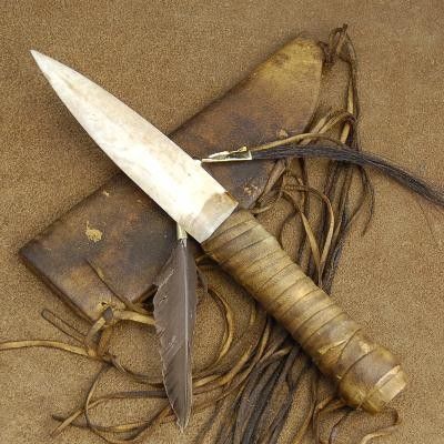 Teton Sioux Indian Bone Dagger Sioux Indian, Trench Knife, Indian Artifacts, Dagger Knife, Knife Sheath, Knife Making, Sioux, Leather Sheath, Native American Indians