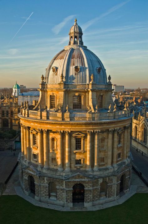 The enchantingly beautiful Radcliffe Camera library - Oxford, England Oxford Summer, Library Oxford, Radcliffe Camera, Oxfordshire England, Summer Study, Rule Britannia, Oxford England, New College, Historical Buildings