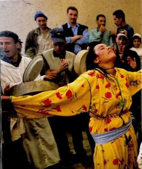 Moroccan Photography, Moroccan Bride, Moroccan Aesthetic, Fantasy Garb, Middle Eastern Art, Woman Dancing, Moroccan Women, World Dance, Moroccan Art