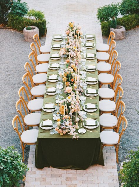 This Is How You Bring an Exquisite Italian Wedding Stateside – Style Me Pretty Green Wedding Tablescape, Green Tablescape, Italian Inspired Wedding, Olive Green Weddings, Fair Photography, 2024 Ideas, Destination Wedding Inspiration, Wedding Reception Inspiration, Wedding 2025