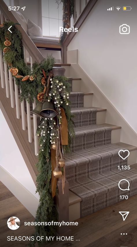 Garland On Bannister Christmas, Stair Banister Christmas Decor, Bannister Garland Christmas, Hallway Garland Christmas, Christmas Garland Ideas Stairs, Greenery On Staircase, Stairway Garland Christmas, Banister Christmas Decor, Christmas Bannister Ideas