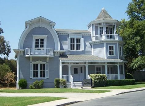 Click-through for a great exposé on the Munster's residence, at 1313 Mockingbird Lane. The Munsters House, Munsters House, 1313 Mockingbird Lane, Famous Houses, The Munsters, Painted Ladies, Up House, Iron Gate, Famous Places