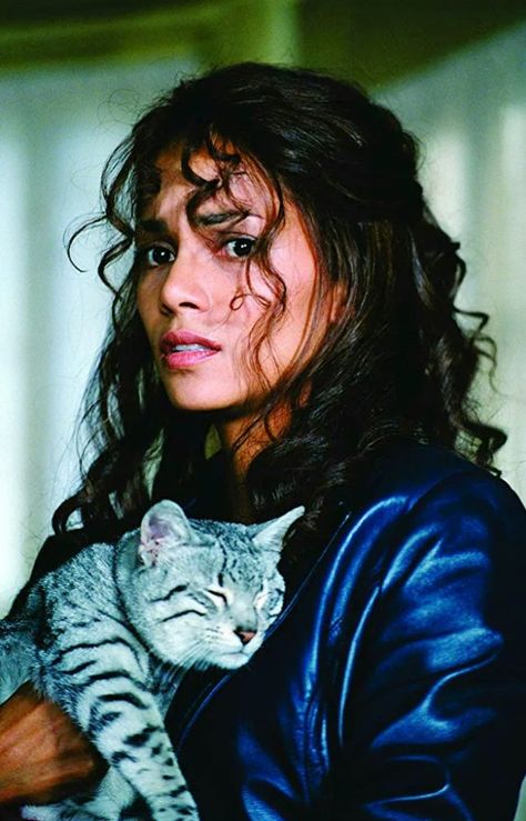 Halle Berry as Patience Phillips Helle Berry, Halle Berry Catwoman, Halle Berry Movies, Catwoman Halle Berry, Catwoman 2004, Catwoman Outfit, Hally Berry, Catwoman Selina Kyle, Julie Newmar