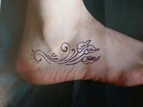 A foot tattoo design I made for my foot. Cala lilys and swirls. My nan is called lily so this was perfect. Calla Lily Tattoo, Lily Tattoos, Cala Lilies, Lillies Tattoo, Nurse Tattoo, Lily Tattoo, Foot Tattoo, Tattoo Blog, Small Tattoo