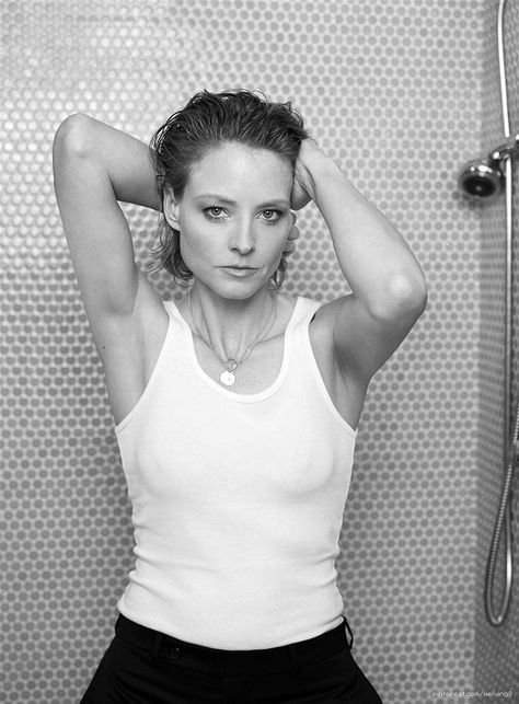 Jodie Foster.  SOOO talented. Jody Foster, Jodi Foster, Jodie Foster, Country Stars, Gal Gadot, White Photo, Best Actress, American Actress, Celebrities Female