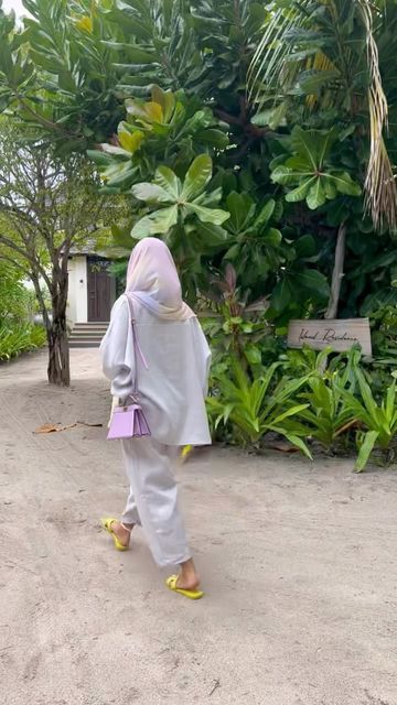 Modest Beach Outfit, Hijab Outfit Summer, Modest Outfits Muslim, Hijab Fashion Summer, Holiday Outfits Summer, Fashion Identity, Summer Holiday Outfits, Elegant Outfit Classy, Modesty Outfits