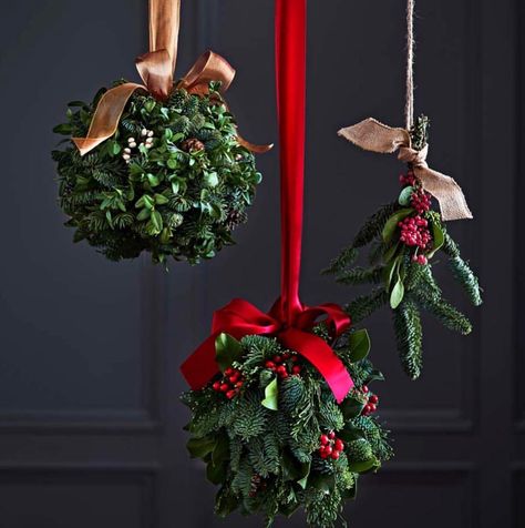 Holiday Decor Trends, Kissing Balls, Kissing Ball, Xmas Wreaths, Floral Ideas, Flower Ball, Deco Floral, Christmas Door Decorations, Christmas Ribbon